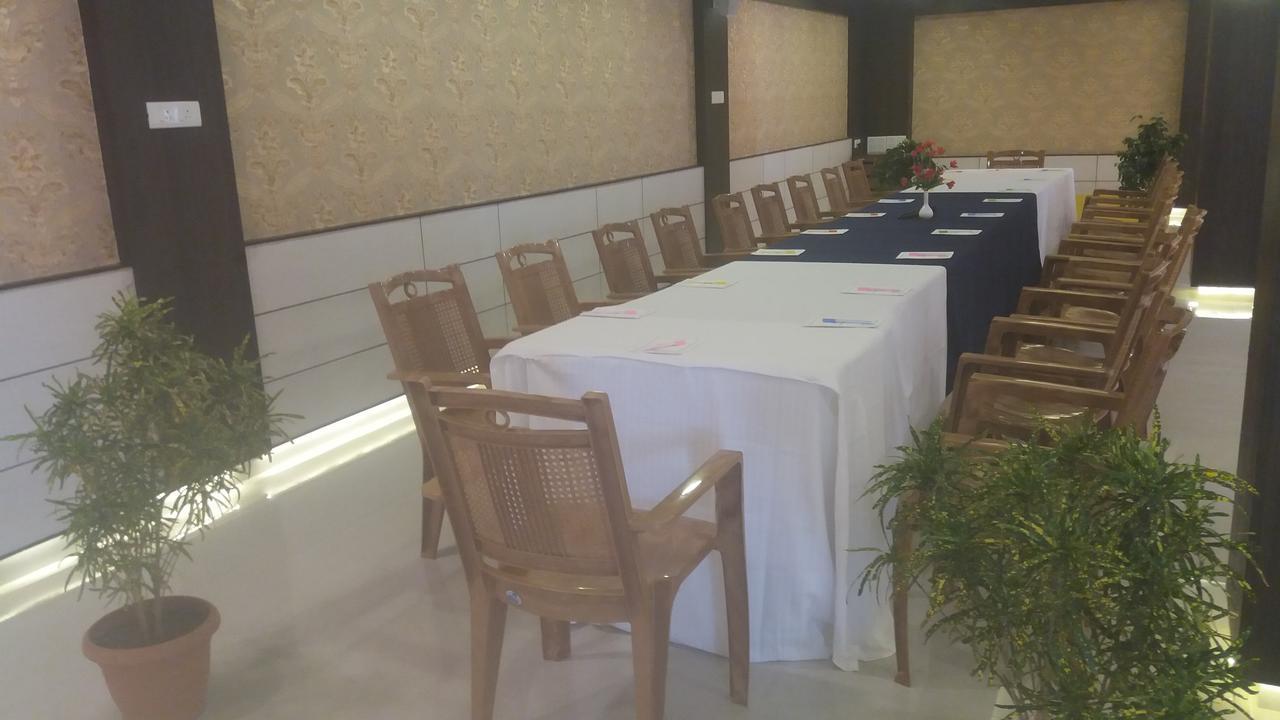Hôtel Kr Residency à Kānādukāttān Extérieur photo