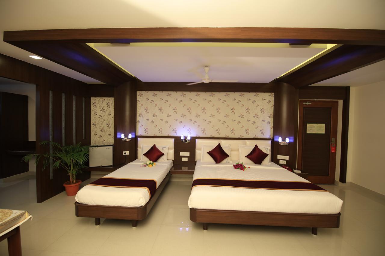 Hôtel Kr Residency à Kānādukāttān Extérieur photo